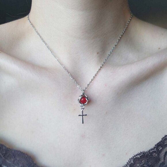 Gothic vampire red quartz and silver cross necklace with a small silver chain - Picture 2 of 7